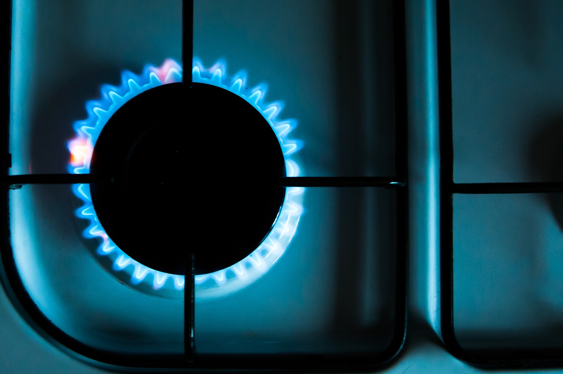 
        Propane vs. Natural Gas: A Comparison For Homeowners | Santa Energy      